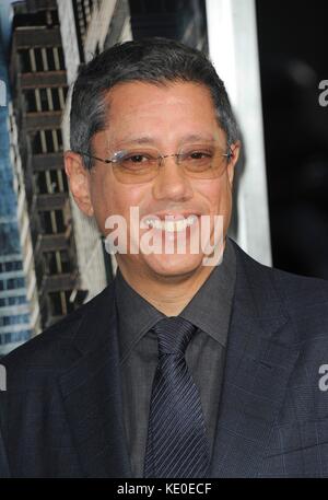 Los Angeles, Ca, USA. 16 Okt, 2017. Dean Devlin in der Ankunftshalle für geostorm Premiere, tcl Chinese Theatre (ehemals das grauman), Los Angeles, Ca 16. Oktober 2017. Credit: Elizabeth goodenough/Everett collection/alamy leben Nachrichten Stockfoto