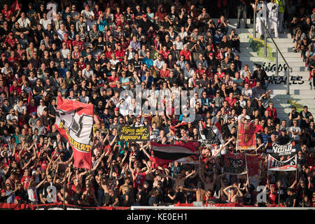 Dijon, Frankreich. Oktober 2017. Dijon-Fans Fußball/Fußball : französisches Spiel der Ligue 1 zwischen Dijon FCO 1-2 Paris Saint-Germain im Stade Gaston-Gerard in Dijon, Frankreich . Quelle: Maurizio Borsari/AFLO/Alamy Live News Stockfoto