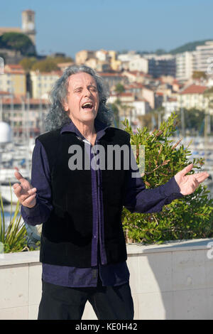 Cannes, Frankreich. 16 Okt, 2017. Donovan posing bei einem Fotoshooting anlässlich der Mipcom, internationale Film- und Programm Markt für Fernseher, Video, Kabel und Satellit, auf 2017/10/16 in Cannes, Frankreich Quelle: Geschichte/alamy leben Nachrichten Stockfoto