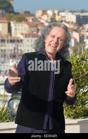 Cannes, Frankreich. Oktober 2017. Donovan posierte während eines Fotoanrufs anlässlich des MIPCOM, International Film and Programme Market for Television, Video, Cable and Satellite, am 2017/10/16 in Cannes, Frankreich Credit: Andia/Alamy Live News Stockfoto