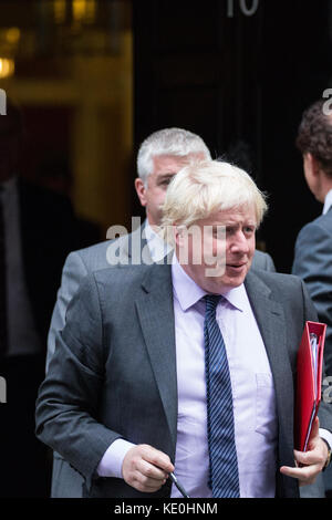 London, Großbritannien. 17 Okt, 2017. Boris Johnson mp, Minister für auswärtige Angelegenheiten und Commonwealth-Fragen, Blätter Downing Street 10 im Anschluss an die erste Kabinettssitzung seit Premierminister Theresa's Mai Besuch in Brüssel zu entsperren Gespräche über eine brexit Übergangszeit. Credit: Mark kerrison/alamy Leben Nachrichten zu versuchen Stockfoto