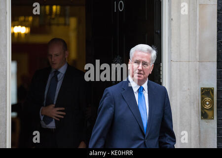 London, Großbritannien. 17 Okt, 2017. Sir Michael Fallon mp, Staatssekretär für Verteidigung, Blätter Downing Street 10 im Anschluss an die erste Kabinettssitzung seit Premierminister Theresa's Mai Besuch in Brüssel zu entsperren Gespräche über eine brexit Übergangszeit. Credit: Mark kerrison/alamy Leben Nachrichten zu versuchen Stockfoto