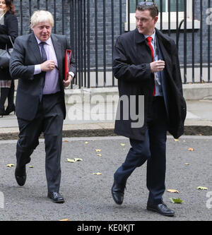 Downing Street, Westminster, London, Großbritannien. 17 Okt, 2017. Boris Johnson - Minister für auswärtige Angelegenheiten und Commonwealth-Fragen Blätter Downing Street nach der Teilnahme an der wöchentlichen Kabinettssitzung. Credit: dinendra Haria/alamy leben Nachrichten Stockfoto