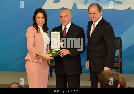 Brasilia, Brasilien. 17 Okt, 2017. Präsident Michel Temer liefert Insignien des Ordens der medizinischen Verdienst, dieser Dienstag (17), in einer Feierstunde im planalto Palace, brasília, df. Credit: Foto arena Ltda/alamy leben Nachrichten Stockfoto