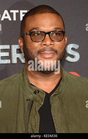 Los Angeles, Kalifornien, USA. 16 Okt, 2017. 16. Oktober 2017 - Los Angeles, Kalifornien - Tyler Perry. '''Tyler Perry buh2! Ein madea Halloween" Los Angeles Premiere im Regal la live Stadion 14. Photo Credit: f. sadou/admedia Kredit: f. sadou/admedia/zuma Draht/alamy leben Nachrichten Stockfoto