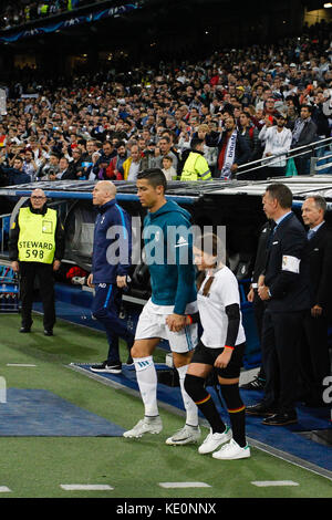 Madrid, Spanien. 17. Oktober, 2017. Cristiano Ronaldo dos Santos (7) Spieler von Real Madrid. UCL Champions League zwischen Real Madrid vs Tottenham Hotspur F.C. im Santiago Bernabeu in Madrid, Spanien, 17. Oktober 2017. Credit: Gtres Información más Comuniación auf Linie, S.L./Alamy leben Nachrichten Stockfoto