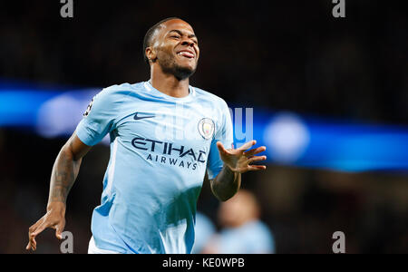 Manchester, Manchester. 17 Okt, 2017. raheem Sterling von Manchester City feiert nach zählen während der UEFA Champions League Gruppe f Match zwischen Manchester City und Napoli bei Etihad Stadium, in Manchester, Großbritannien auf okt. 17, 2017 Manchester City gewann 2-1. Credit: Han Yan/Xinhua/alamy leben Nachrichten Stockfoto