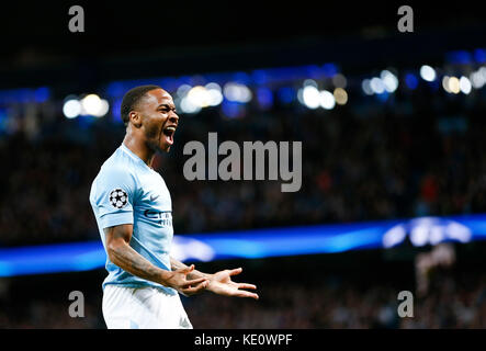 Manchester, Manchester. 17 Okt, 2017. raheem Sterling von Manchester City feiert nach zählen während der UEFA Champions League Gruppe f Match zwischen Manchester City und Napoli bei Etihad Stadium, in Manchester, Großbritannien auf okt. 17, 2017 Manchester City gewann 2-1. Credit: Han Yan/Xinhua/alamy leben Nachrichten Stockfoto