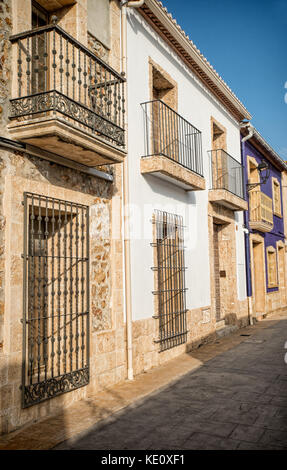 Mediterrane Altstadt Straße in Denia, Costa Blanca, Spanien Stockfoto