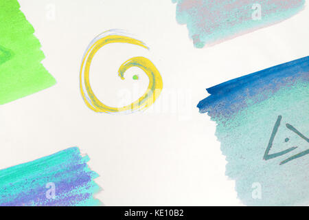 Abstrakte Farbe Hintergrund, aus sich kreuzenden geometrischer Figuren, auf weißem Hintergrund Stockfoto