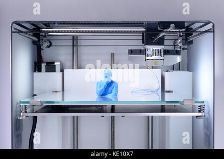 3D-Drucker, Drucken einer 3d selfie mit PLA (Polylactid) Filament, menschliche Büste - Close Up - Vorderansicht Stockfoto