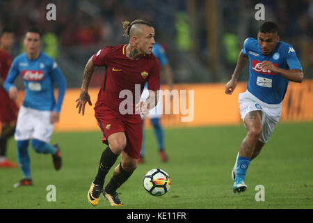 Italien, Rom, 14. oktober 2017: Nainggolan in Aktion während des Fußballspiels Serie A Italiener zwischen Roma und Neapel im Olimpischen Stadion in Rom am 14. oktober Stockfoto