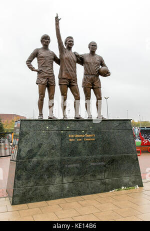 United Trinity Statue außerhalb des Manchester United Football Club Home im Old Trafford, Manchester, England, Vereinigtes Königreich Stockfoto