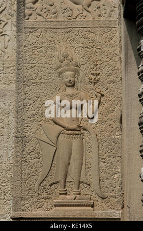 Schnitzereien von traditionellen Apsara Tänzer sind alle über Angkor Wat, Siem Reap, Kambodscha gefunden Stockfoto