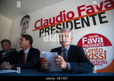 Massimo d'Alema bei der Pressekonferenz von Claudio Fava Kandidatur für das Amt des Präsidenten der Region Sizilien zu unterstützen. Stockfoto