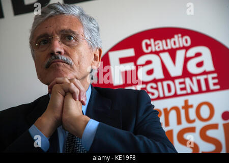 Massimo d'Alema bei der Pressekonferenz von Claudio Fava Kandidatur für das Amt des Präsidenten der Region Sizilien zu unterstützen. Stockfoto