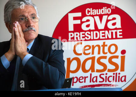 Massimo d'Alema bei der Pressekonferenz von Claudio Fava Kandidatur für das Amt des Präsidenten der Region Sizilien zu unterstützen. Stockfoto