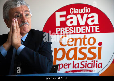 Massimo d'Alema bei der Pressekonferenz von Claudio Fava Kandidatur für das Amt des Präsidenten der Region Sizilien zu unterstützen. Stockfoto