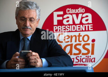 Massimo d'Alema bei der Pressekonferenz von Claudio Fava Kandidatur für das Amt des Präsidenten der Region Sizilien zu unterstützen. Stockfoto