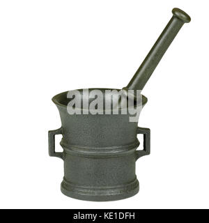 Nahaufnahme einer gusseisernen Mörtel mit einem Stock auf weißem Hintergrund Stockfoto