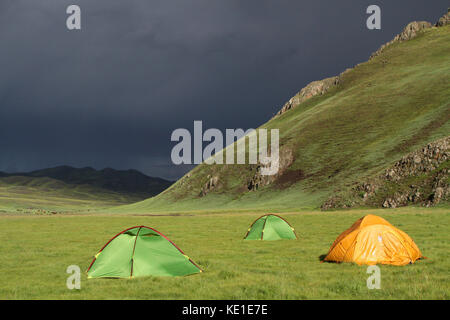 Camping im Orkhon Tal, unter dem Sturm Stockfoto