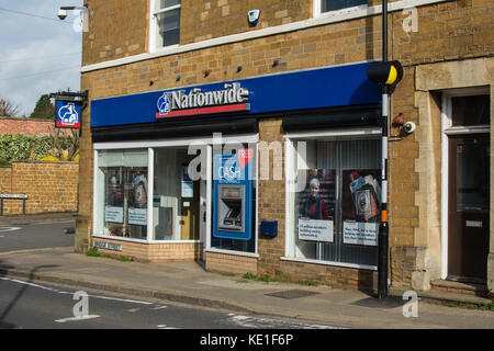 Nationwide Building Society Rothwell England Northamptonshire Building Society Frontshop Schilder Informationen Alarm Kamera Bakensignale Stockfoto