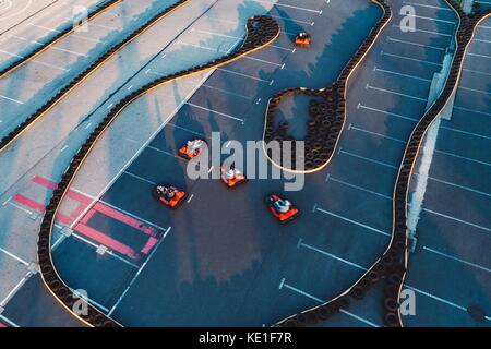 Antenne drone Ansicht auf racing Kartbahn. Motorsport Stockfoto