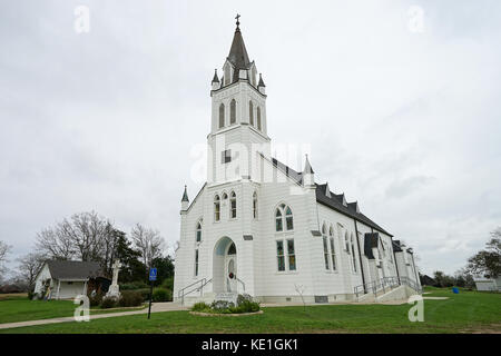 Dezember 30, 2015 Schulenburg, Texas, USA: äußeren architektonischen Details von St. Johannes der Täufer katholische Kirche in ammansville, Teil der lackiert Stockfoto