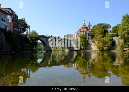 Ponte São Gonçalo - Brücke in Amarante über den Fluss Tamega, Portugal Stockfoto