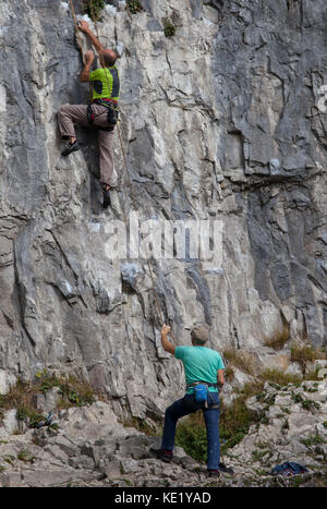 Kletterer in Malham Cove, Yorkshire Dales National Park Stockfoto