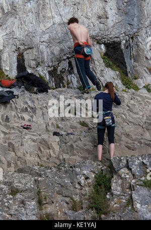 Kletterer in Malham Cove, Yorkshire Dales National Park Stockfoto
