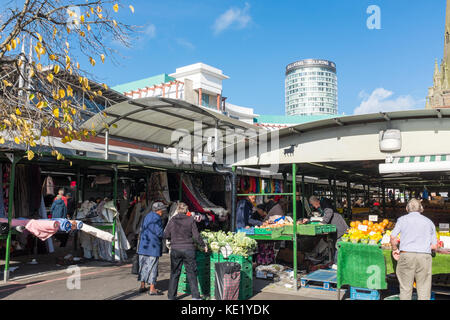 Obst und Gemüse im Verkauf bei Birmingham Bullring im Freien Markt in Edgbaston Street, Birmingham, Großbritannien Stockfoto