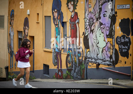 Graffiti auf der Three Tuns pub St George's Rd Bristol City Centre Stockfoto