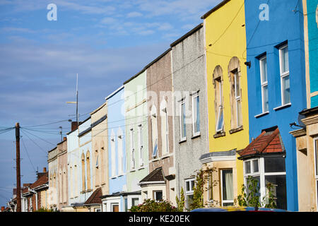 Richmond St terrassierten Viktorianischen Gehäuse auf steilen Straßen an Totterdown eine Innere Vorstadt etwas außerhalb von Bristol City Centre Stockfoto