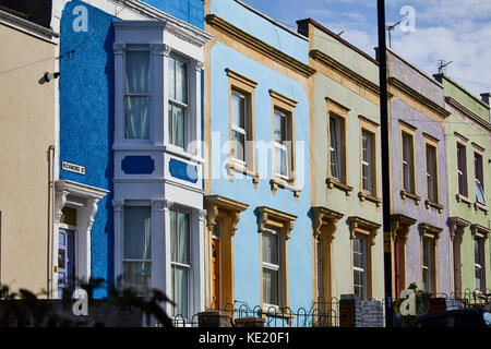 Richmond St terrassierten Viktorianischen Gehäuse auf steilen Straßen an Totterdown eine Innere Vorstadt etwas außerhalb von Bristol City Centre Stockfoto