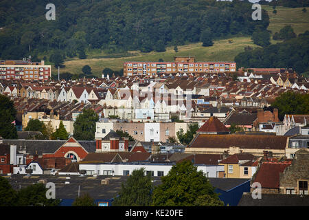 Blick von Richmond St terrassierten Viktorianischen Gehäuse auf steilen Straßen an Totterdown eine Innere Vorstadt etwas außerhalb von Bristol City Centre Stockfoto