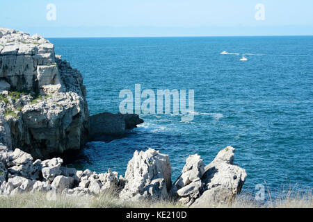 Küste von Asturien und Kantabrien mit seinen Klippen und Architektur und seiner Fauna Stockfoto