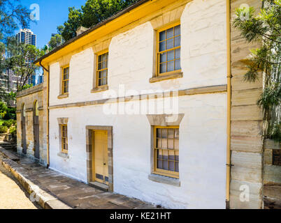 Australien, New South Wales, Sydney, The Rocks, mit Blick auf Cadmans Cottage, in 1816 ist es Sydney's zweite älteste erhaltene Wohngebäude Stockfoto