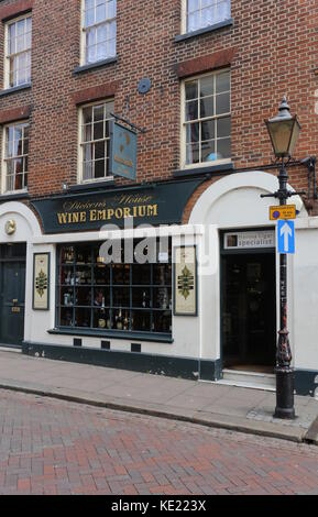 Die Außenseite des Dickens House Wein emporium Rochester Kent uk Oktober 2017 Stockfoto