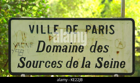 LA SEINE FEDER IN BURGUND FRANKREICH - VILLE DE PARIS DOMAINE DES SOURCES DE LA SEINE-FLUSS SEINE FEDER - FRENCH RIVER © Frédéric BEAUMONT Stockfoto