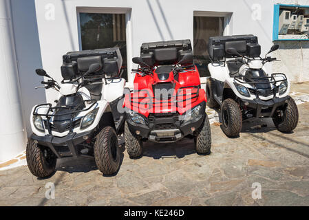 Typische atv quad bike zum Mieten auf der Insel Naxos, Griechenland. Stockfoto