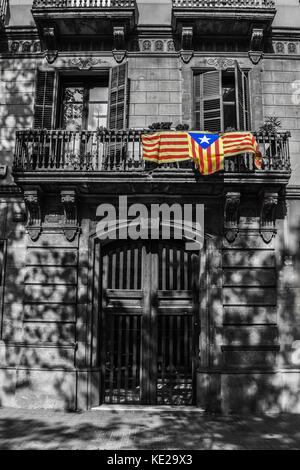 Die katalanische Flagge Unabhängigkeit stimmen, Barcelona Spanien Stockfoto