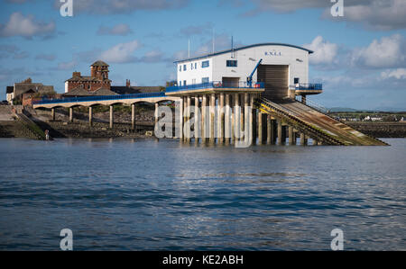 Die RNLI Barrow Rettungsboot Station auf Roa Island in der Nähe von Barrow-in-Furness Stockfoto