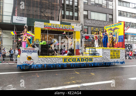 Ecuador Schwimmer im Hispanischen Day Parade auf der Fifth Avenue, Manhattan, NY Stockfoto