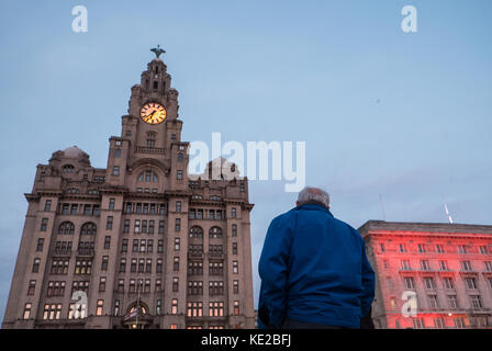 Royal Liver Building, Cunard Building, beleuchtet, rot, at, Pier Head, Waterfront, Liverpool, Stadt, Merseyside, England, Großbritannien, England, GB, UK, Großbritannien, Europa, Stockfoto