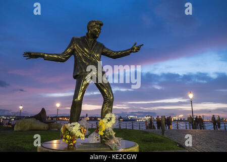 Billy Fury, Sonnenuntergang, Silhouette, Waterfront, Pier Head, dem Albert Dock, Liverpool, Stadt, Merseyside, England, Großbritannien, England, GB, UK, Großbritannien, Europa, Stockfoto