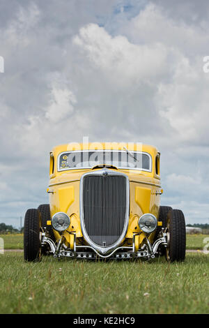 1934 gelben Ford Street Rod Coupé in einem Amerikanischen Auto Show, Essex, England. Classic vintage American Car Stockfoto