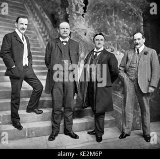 Sir Edward deutscher, englischer Komponist (2. von rechts), mit lyrist Charles H. Taylor (ganz rechts) im Apollo Theatre, London, 1907. Bsp.: 17 Februar 1862 - 11. November 1936. Auch im Bild (von links): Robert Courtneidge (Produzent und Autor) und A. M. Thompson (Autor). Stockfoto