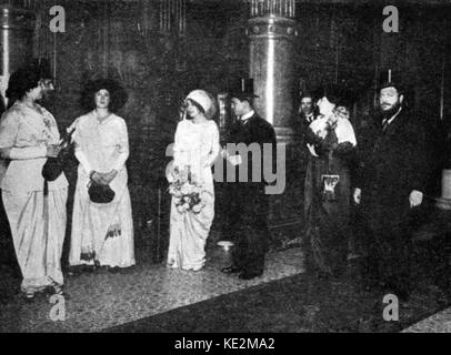 Fomich Vaslav Nijinsky's Hochzeit zu Romola de Pulszky in Buenos Aires, 1913. In Polen geborenen russischen Ballett Tänzerin und Choreografin. 12. März 1890 - 8. April 1950. Rhené Bhaton ist auf der rechten Seite. Ehe Stockfoto