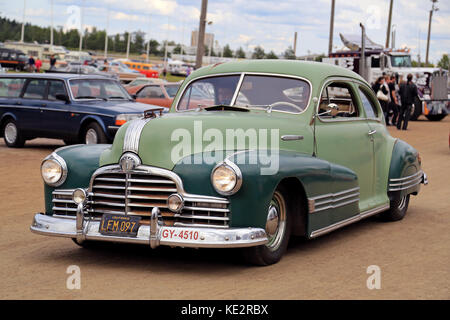 Mariehamn, Finnland - 2 August 2015: classic car Pontiac von zwei Ton grüne Farbe auf der öffentlichen Veranstaltung von Pick-nick Auto zeigen. Stockfoto